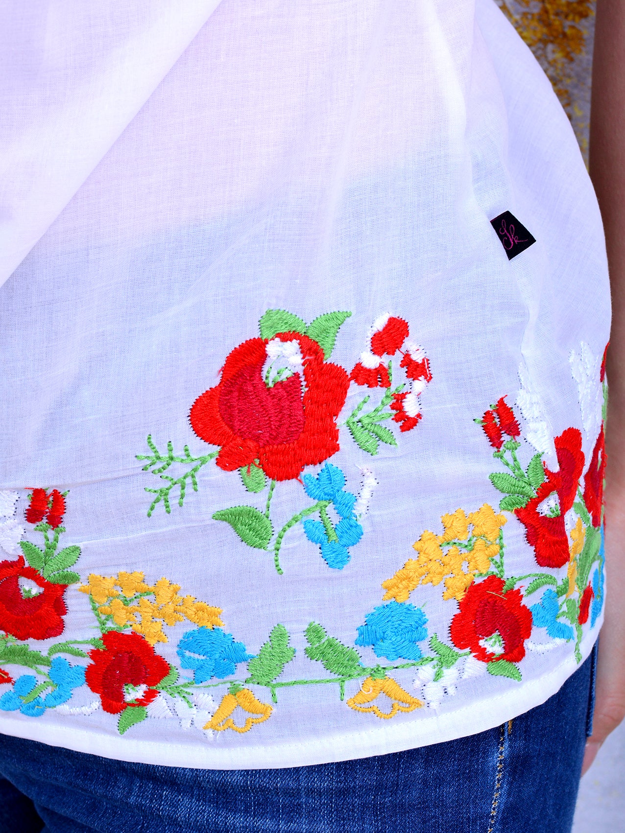 florale Bluse ROMY weiss Blumen rot Spitze von STADTKIND POTSDAM