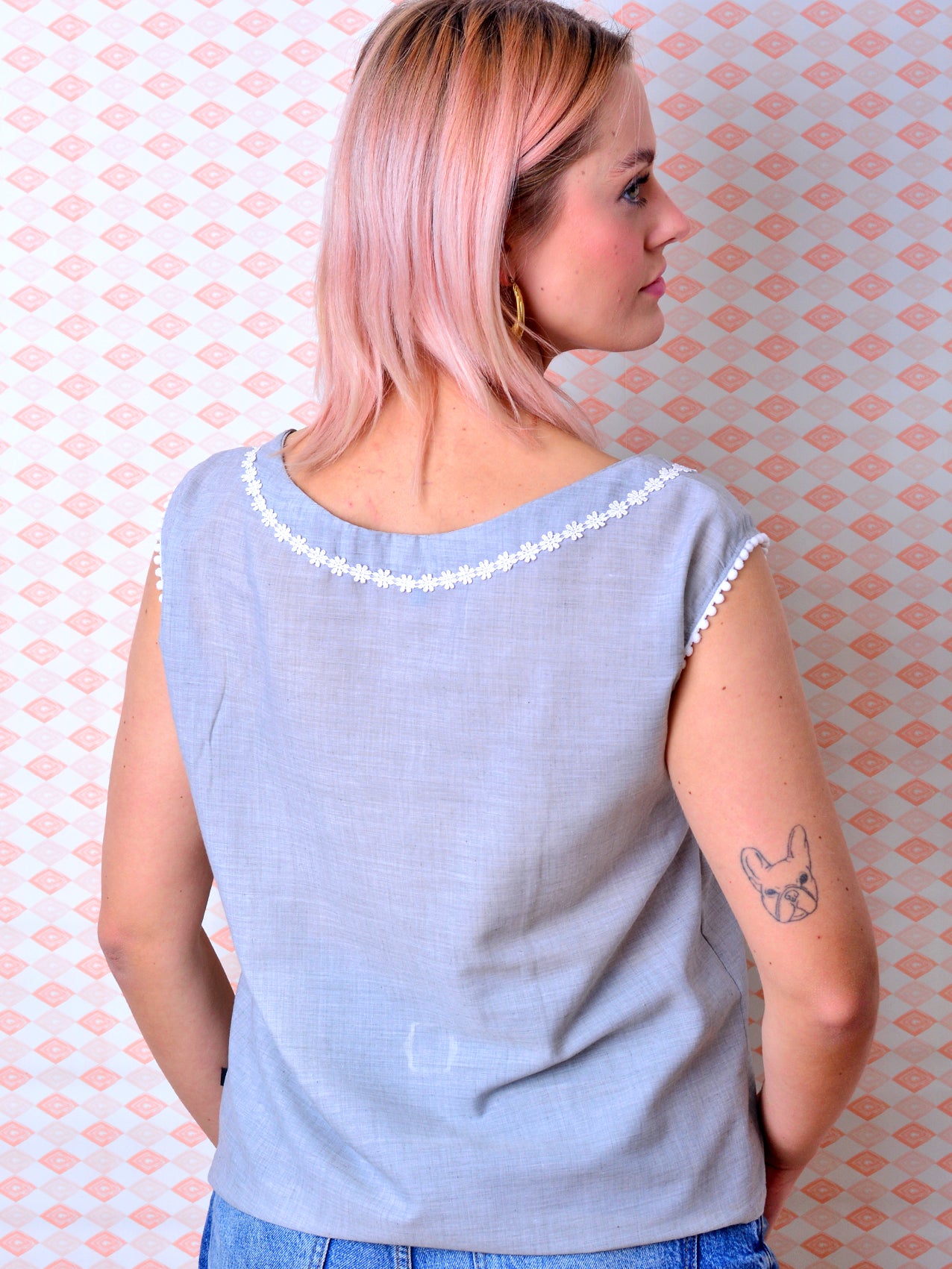 Sommerbluse FLAVIA grau Blumen Stickerei von STADTKIND