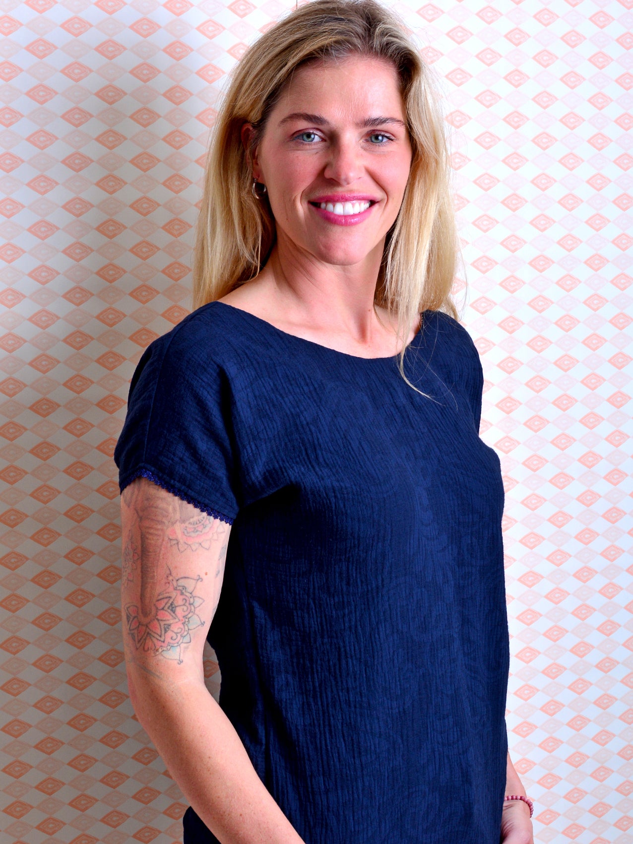 Bluse CAROLA dunkelblau Blumen von STADTKIND