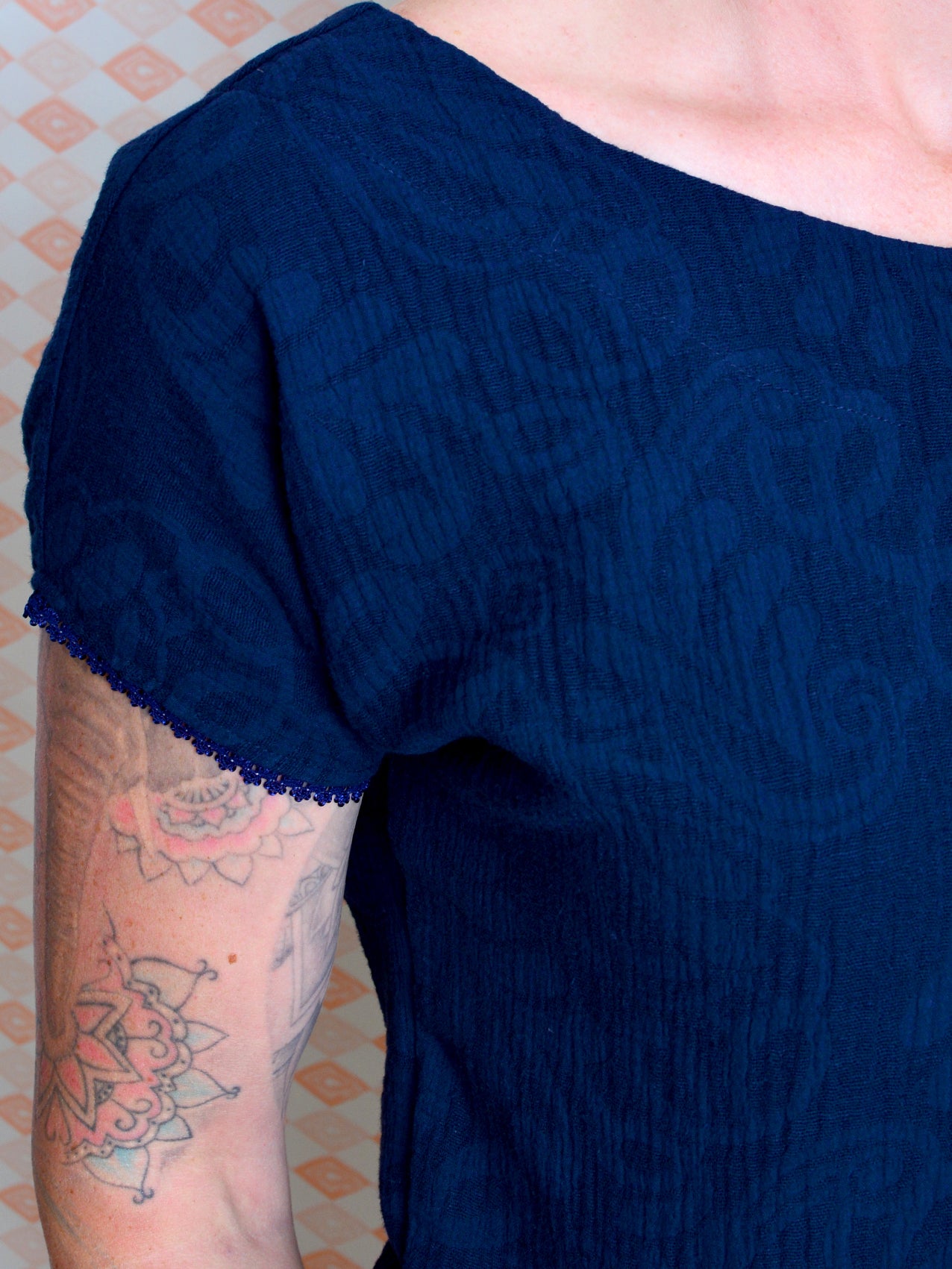 Bluse CAROLA dunkelblau Blumen von STADTKIND