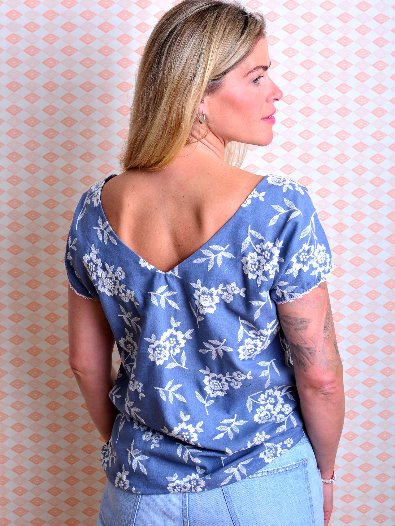 SALE > M (38) Bluse CAROLA blau Blumen Stickerei
