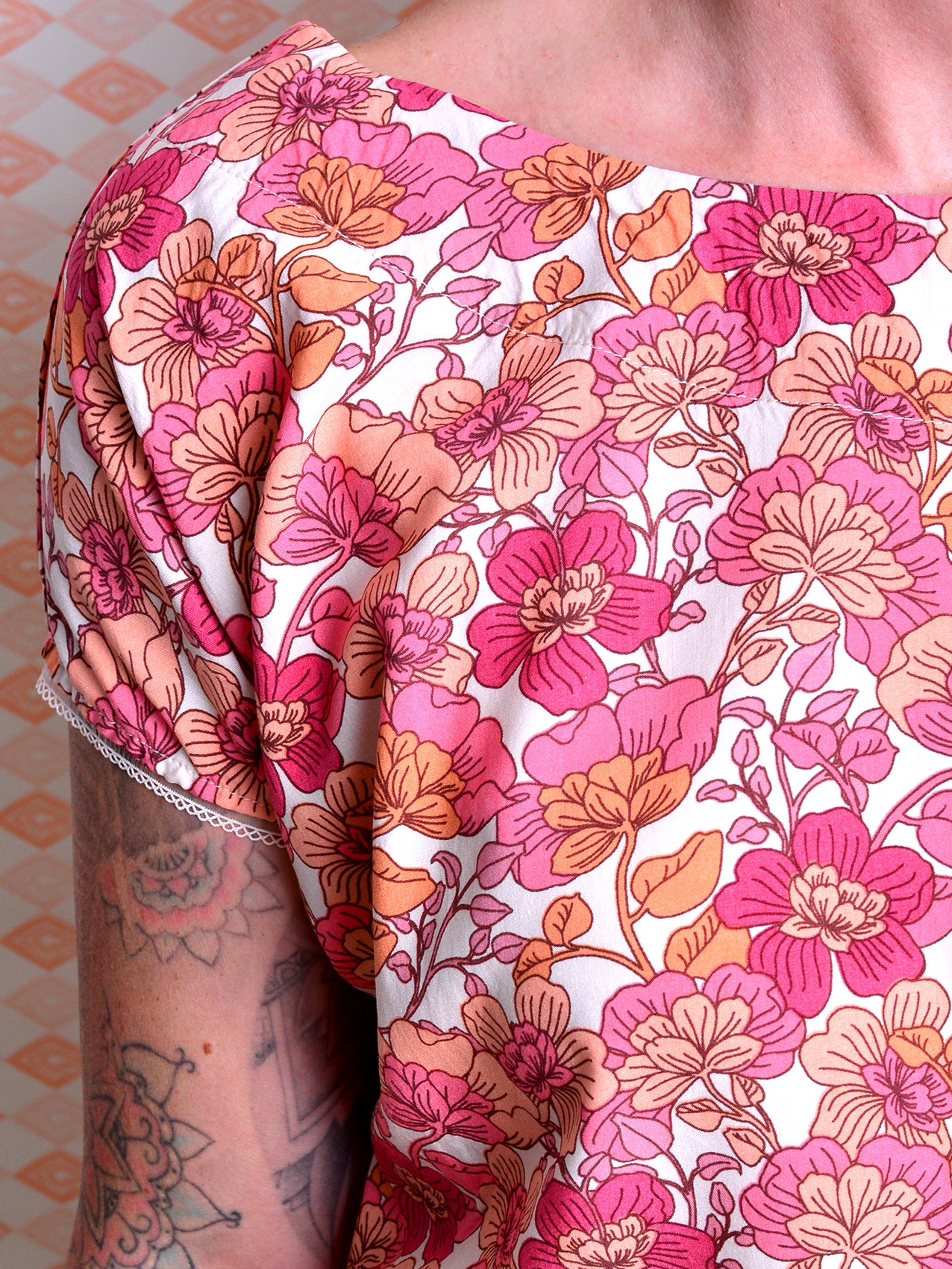 *** Bluse CAROLA M (38) & L (40) rot Blumen