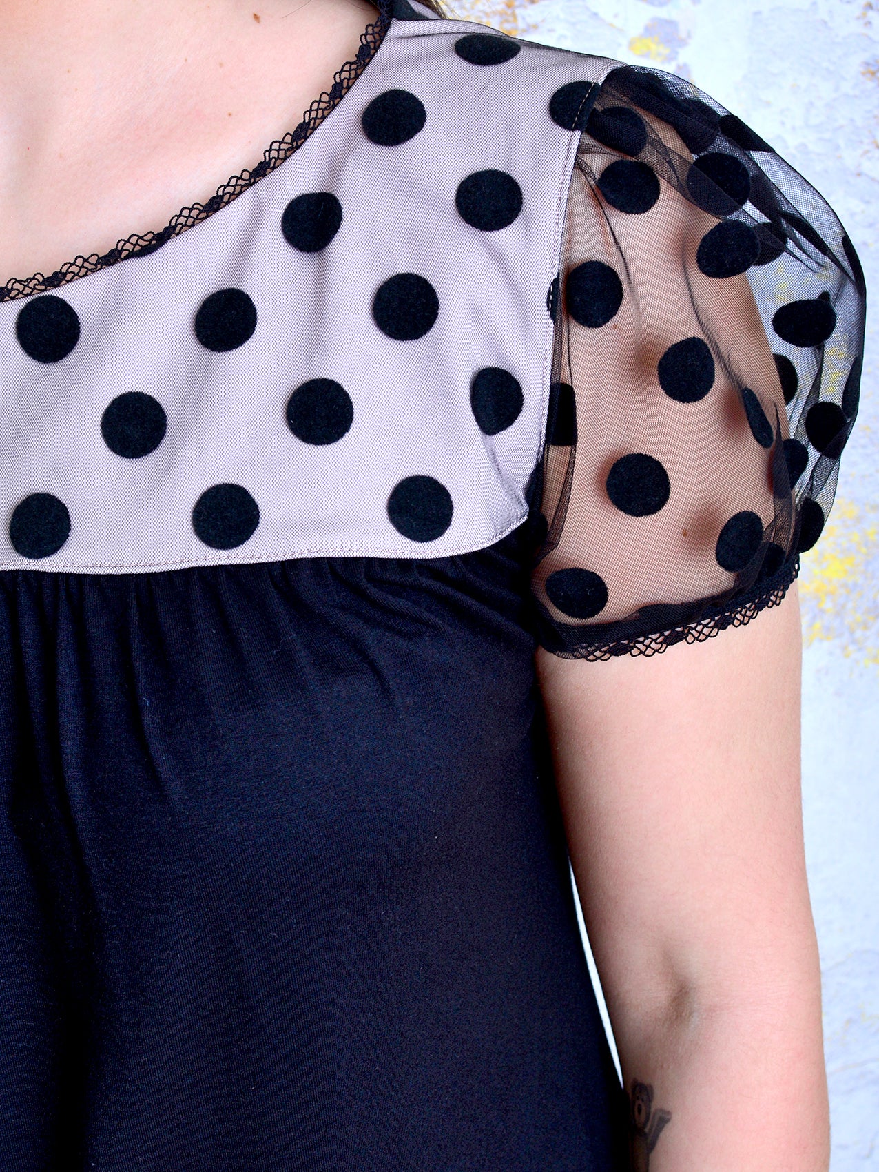 Jersey Shirt FRANZISKA schwarz Polka Dots Spitze Punkte von STADTKIND
