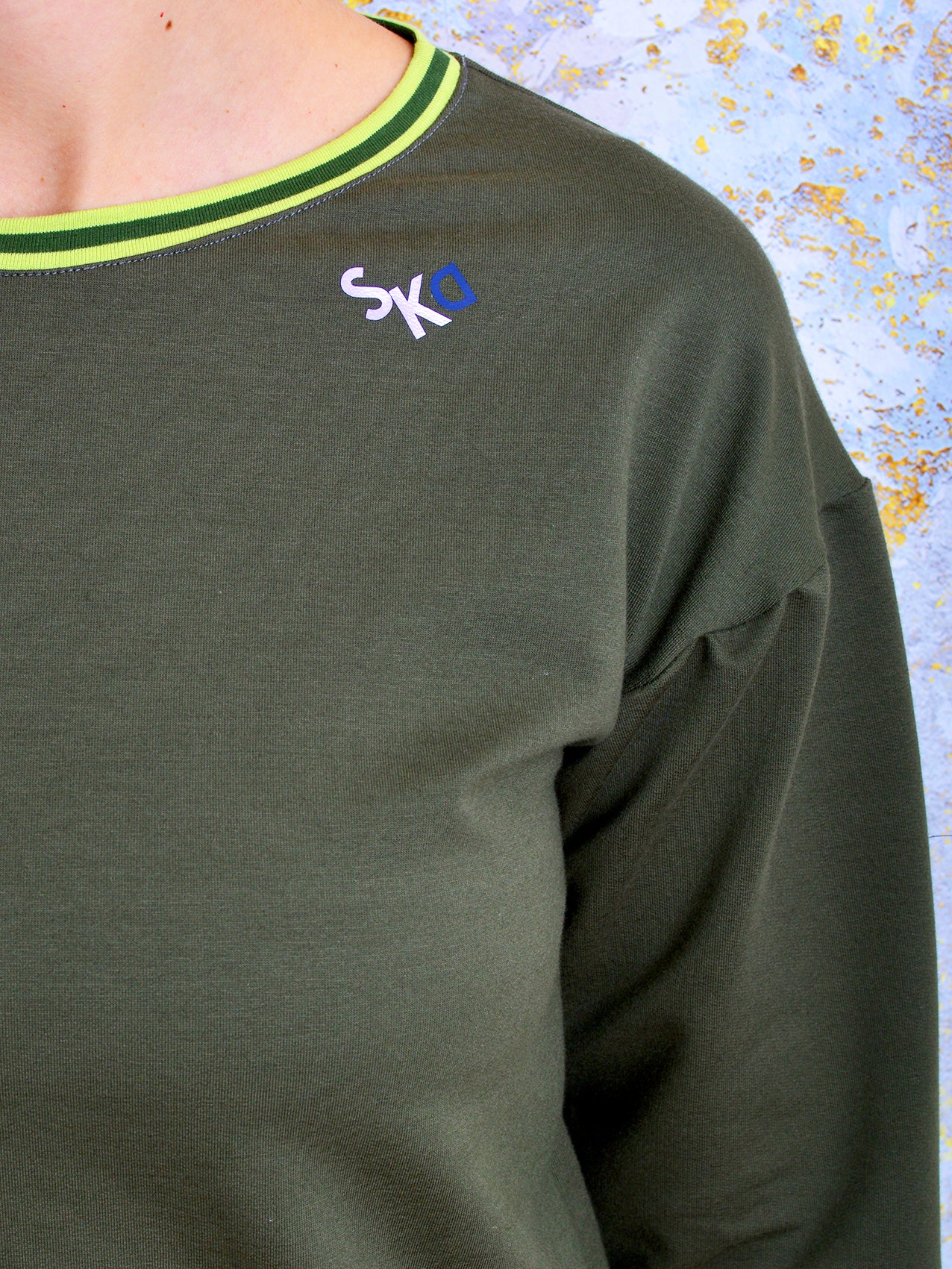 Sweatshirt TAMARA dunkelgrün Streifen grün Longshirt von STADTKIND