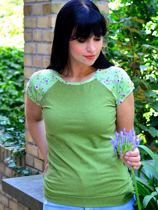 gestreiftes Jersey Shirt ANDREA grün Blumen Streifen von STADTKIND POTSDAM