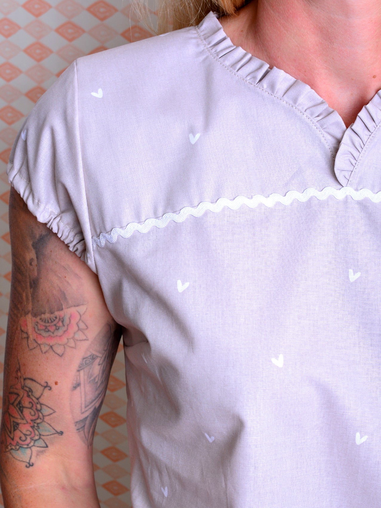 SALE > M (38) Sommerbluse VIKTORIA hellgrau Herzen