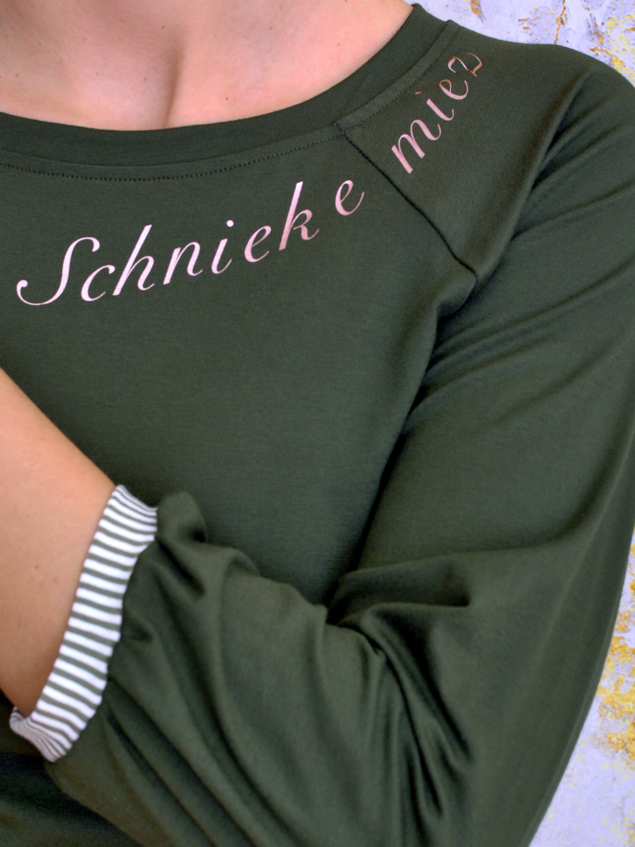 Jersey Shirt SCHNIEKEMIEZ dunkelgrün Herzen grün von STADTKIND