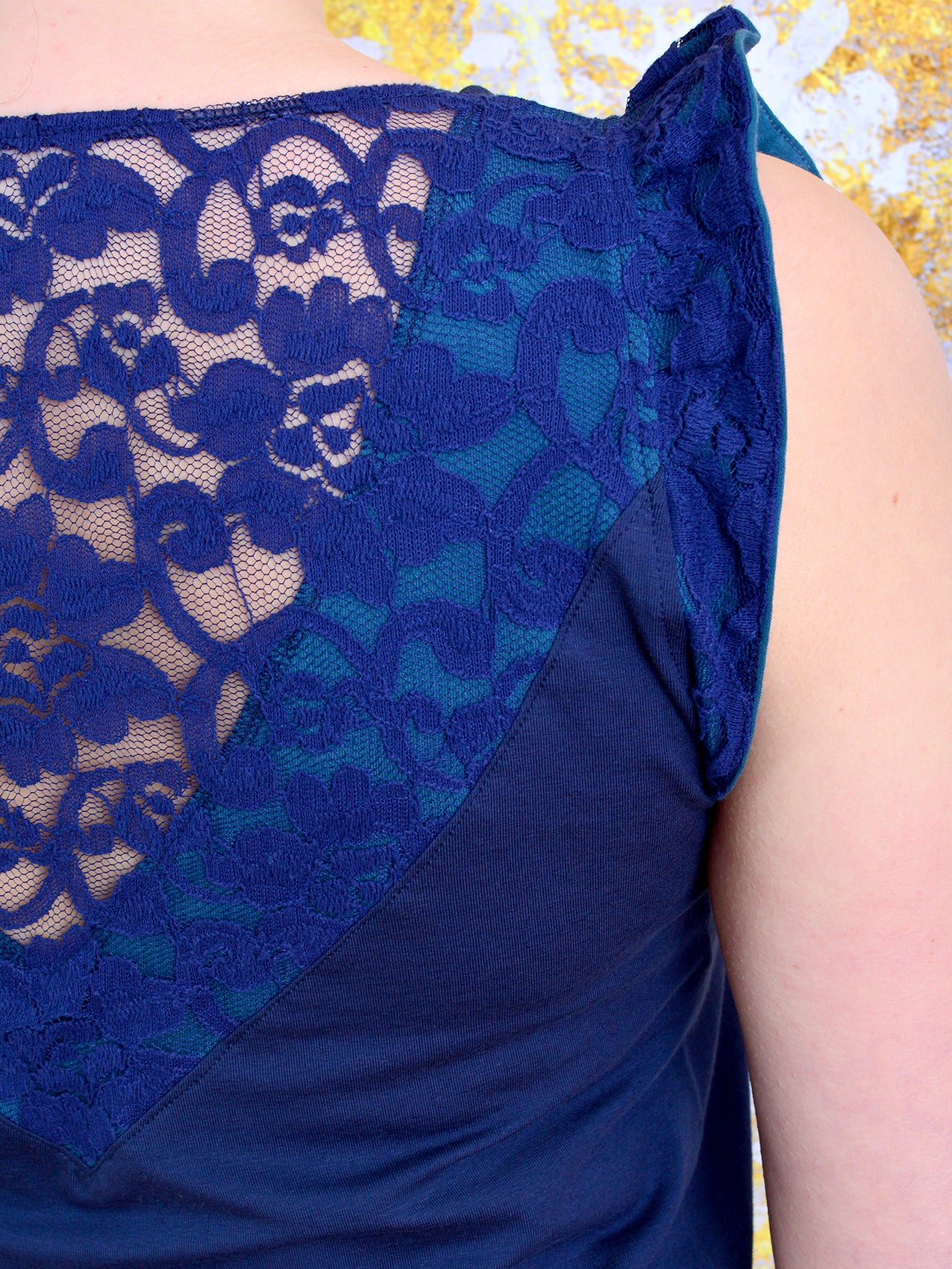 Jersey Shirt ANTONIA dunkelblau Spitze blau Rüschen navy von STADTKIND POTSDAM