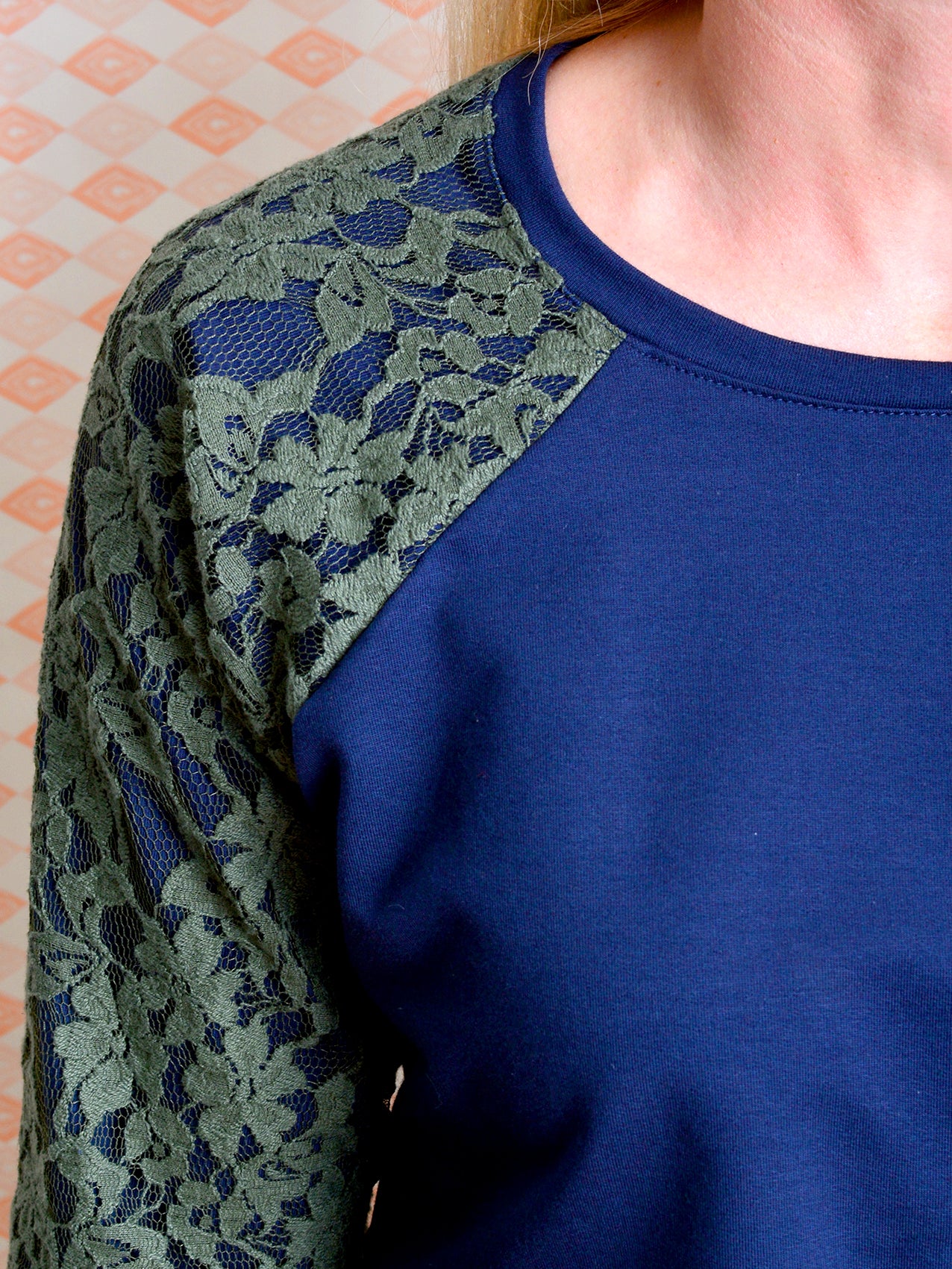 Sweatshirt CLAUDIA dunkelblau Blumen >>> 2x M (38) da
