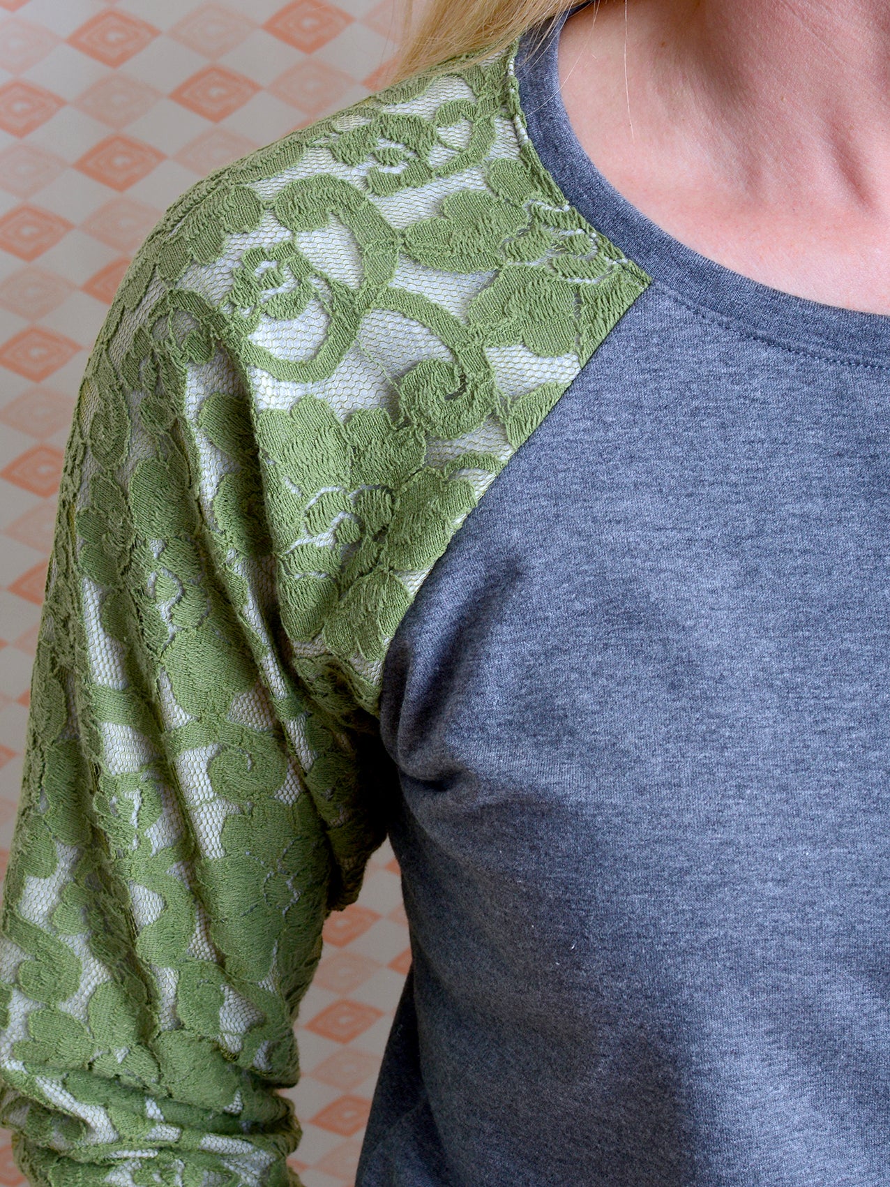 *** Sweatshirt CLAUDIA M (38) & L (40) & XL (42) grau meliert Blumen von STADTKIND