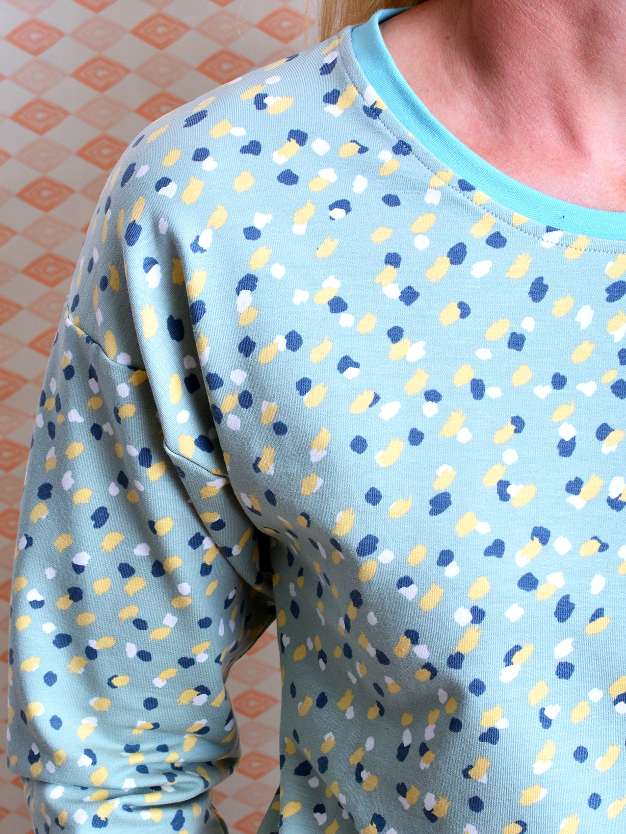 *** Sweatshirt LINDA S (36) & M (38) & L (40) mintgrün Punkte