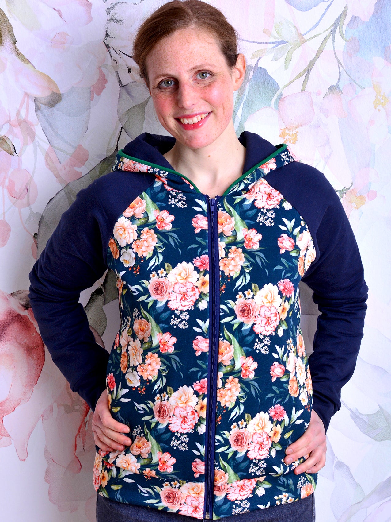 Kapuzen Blouson DENISE dunkelblau Blumen blau Jacke von STADTKIND POTS