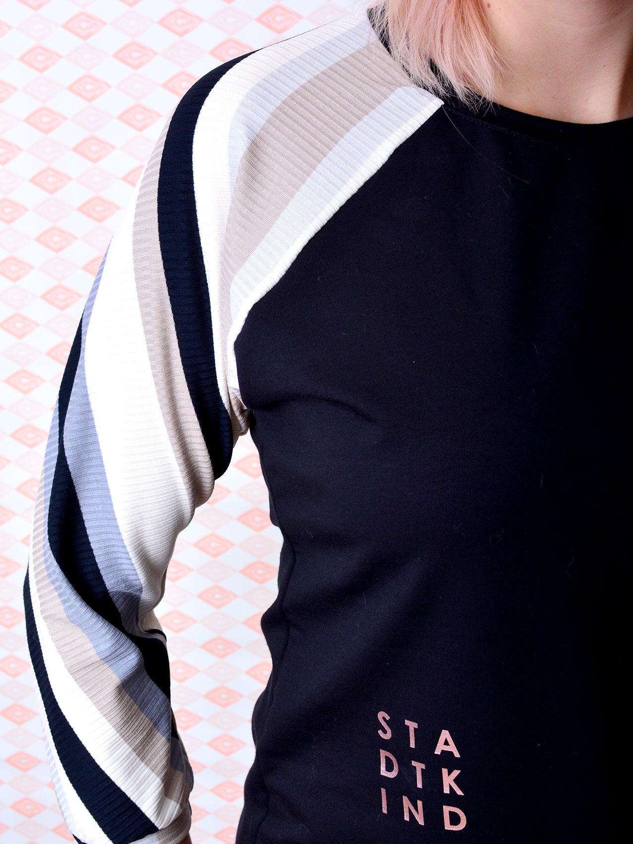Sweatshirt ANNETTE schwarz Streifen von STADTKIND