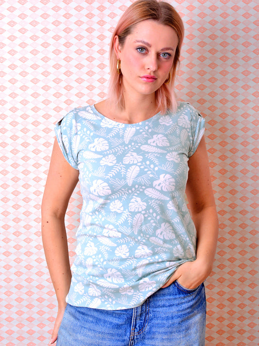 Jersey Shirt ASTRID hellblau weiss Blumen türkis Blüten von STADTKIND