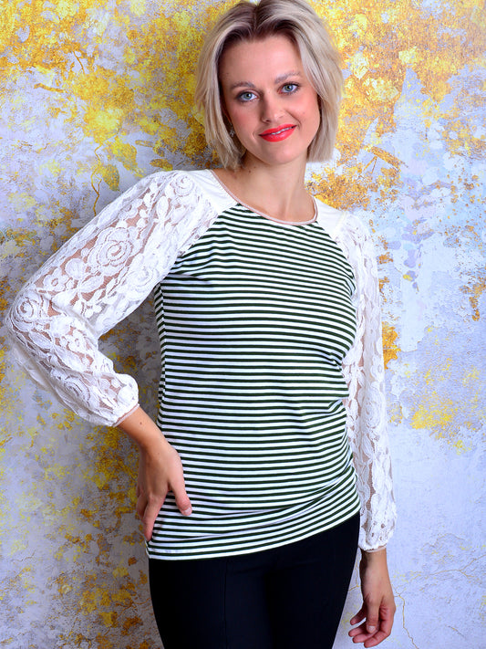 gestreiftes Jersey Shirt MARIT grün Streifen weiss Spitze von STADTKIND