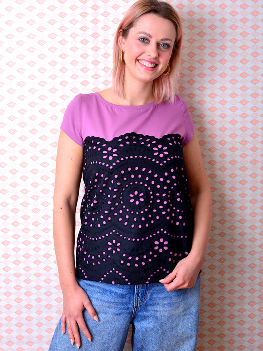 Jersey Shirt CHRISTINE beere Stickerei schwarz von STADTKIND