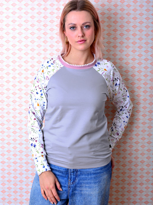 Sweatshirt CLAUDIA hellgrau Blumen weiss von STADTKIND